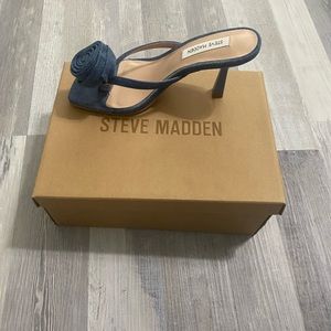 Brand New jean 2 inch thong sandal with rosette